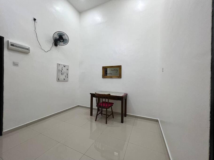 One'S Homestay Seri Manjung Luaran gambar